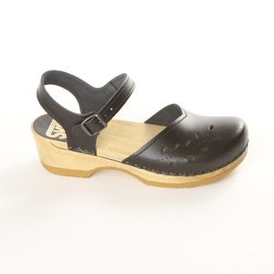 SVEN Leaf Punch Low Heel Mary Jane Clogs  sz 40